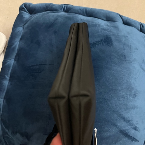 NWT Lululemon curved blck nylon wristlet - Picture 3 of 5